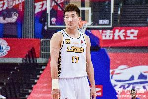 开云官方-孙铭徽成CBA历史首位后卫DPOY！此前获奖的均是锋线球员